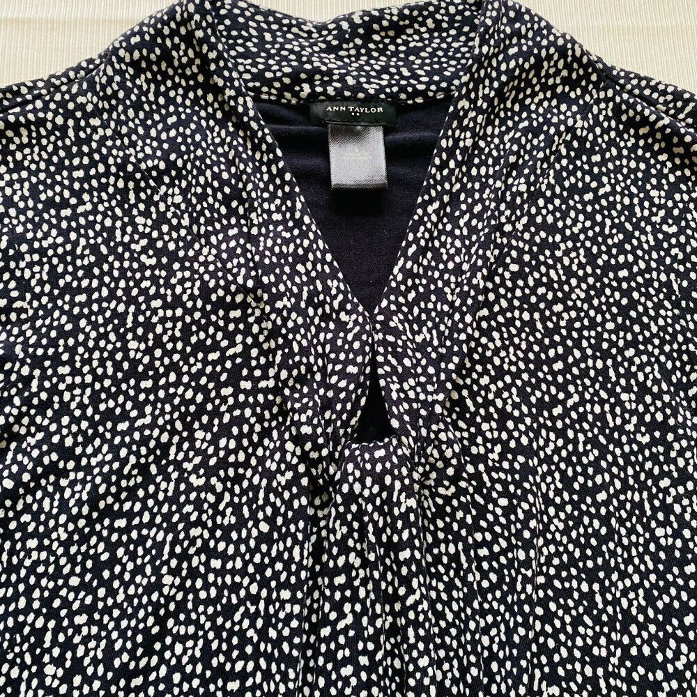Ann Taylor Womens Top Vneck Long Sleeve Stretch S - Picture 3 of 3